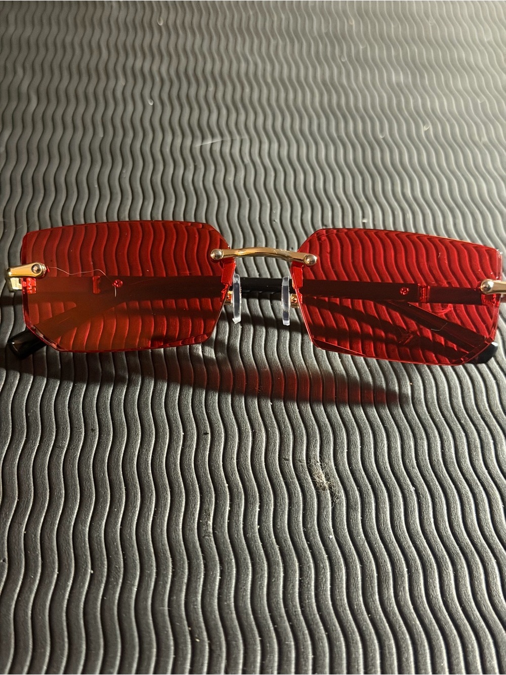 Men's Rimless Red Lens Sunglasses - Gold Bridge